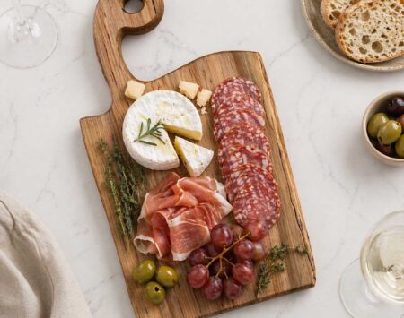 Live Edge Cutting Board with handle - Silver Maple